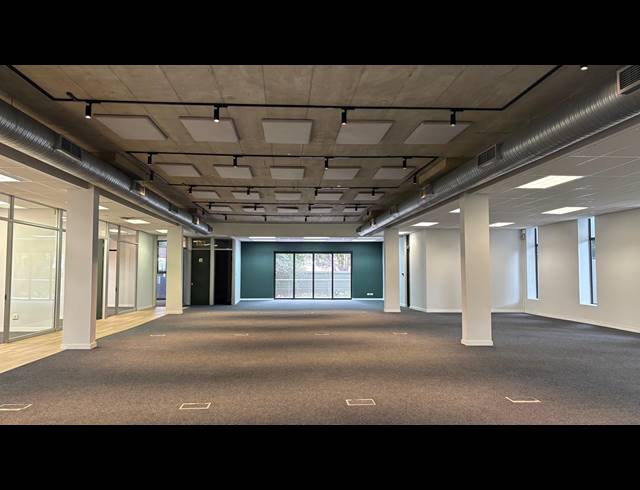 631M² OFFICE TO LET IN PINESLOPES